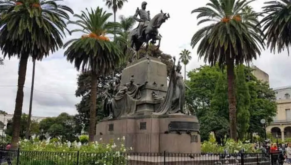 Informe técnico reveló potenciales riesgos eléctricos en la Plaza 9 de Julio: peligro para visitantes y trabajadores