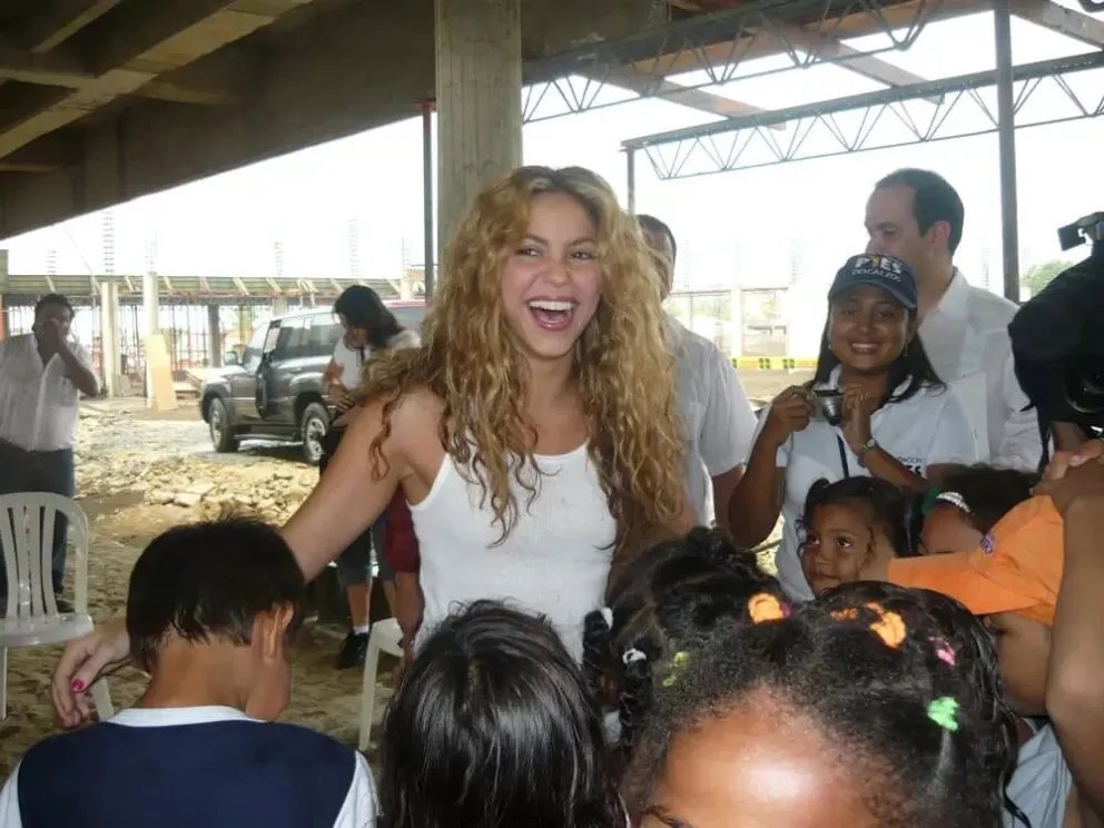 Así celebró Shakira el éxito de 58 graduandos del colegio de su fundación Pies Descalzos