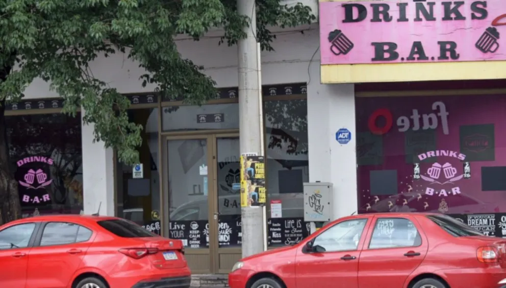Tras dos intentos fallidos, forzaron la puerta y robaron un reconocido bar salteño