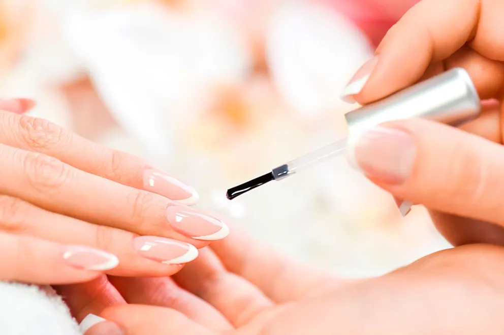 Nail art de estrellas, la opción perfecta para tu manicura de Navidad