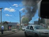 |VIDEO| Feroz incendio en una farmacia de zona sur en barrio Bancario 