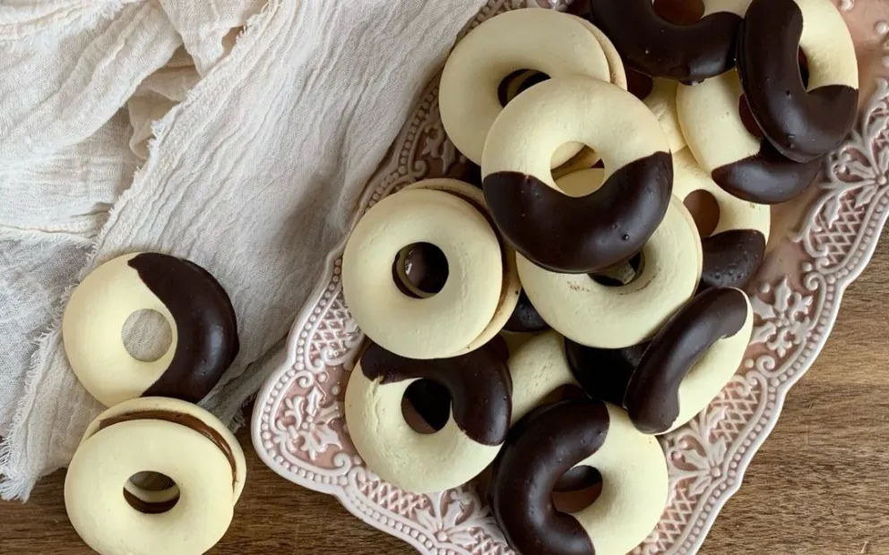 Con esta fácil receta podés hacer estas galletas perfectas para el mate: deliciosos aritos de limón