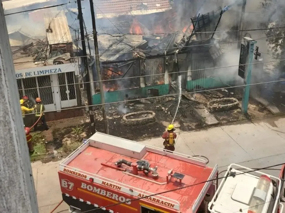 "Sonic" el salteño solidario inició campaña para la familia afectada por un incendio en su vivienda del barrio Bancario