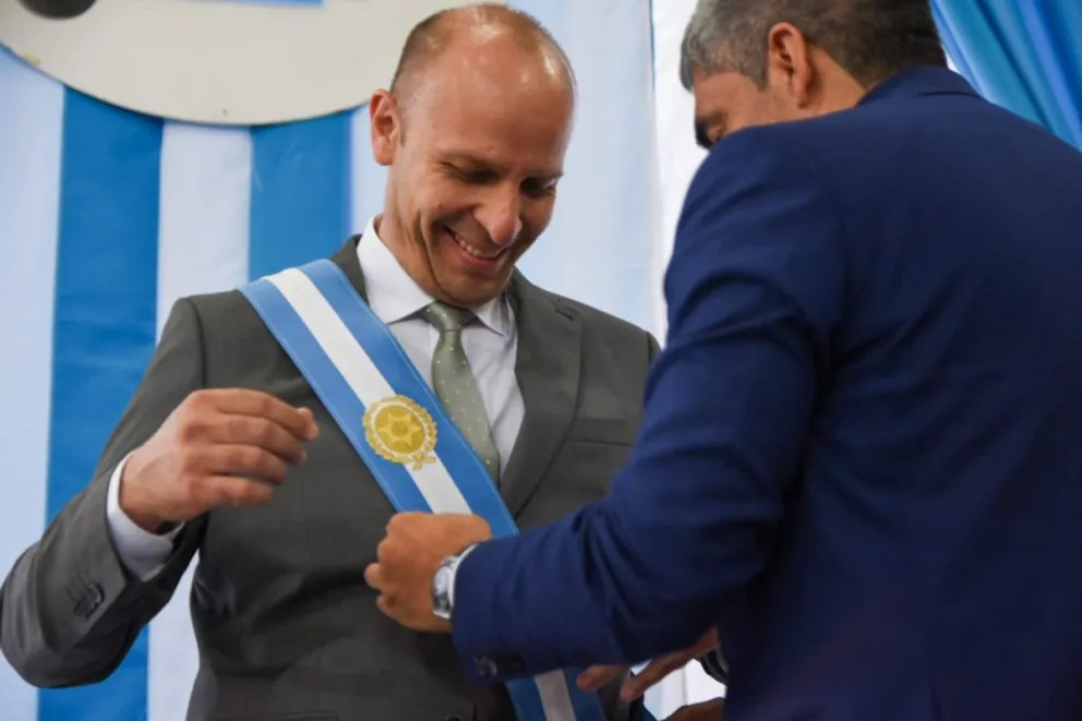 Enrique Borelli asumió la intendencia de Cerrillos y pidió terminar con “la grieta cerrillana” 