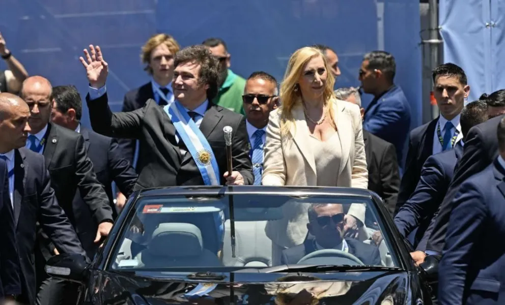 La Policía identificó al hombre que le arrojó un botellazo a Javier Milei