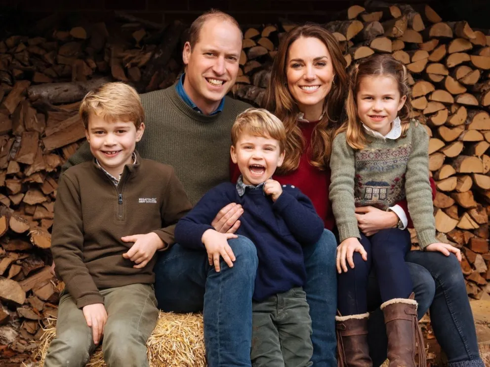 El brutal error en la postal navideña de Kate Middleton y Guillermo que desató locura en redes