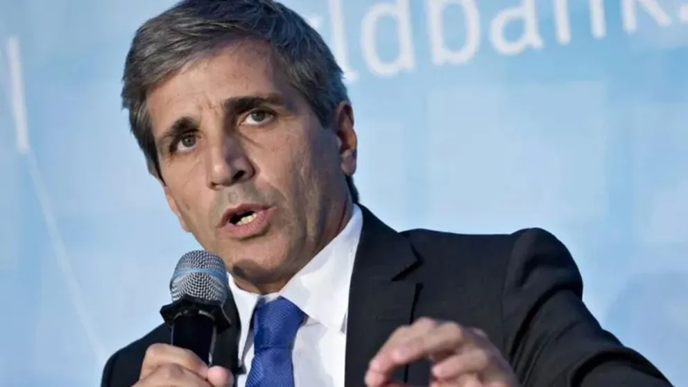 Tras varias demoras, finalmente Luis Caputo anunció el paquete de medidas económicas