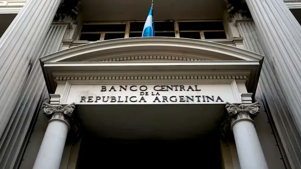Ante la incertidumbre por el precio del dólar, el Banco Central convocó a los bancos a una reunión