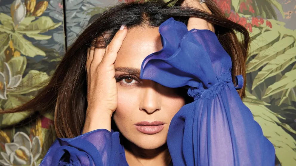 El ritual para la abundancia que practica Salma Hayek: atrae dinero y amor en minutos