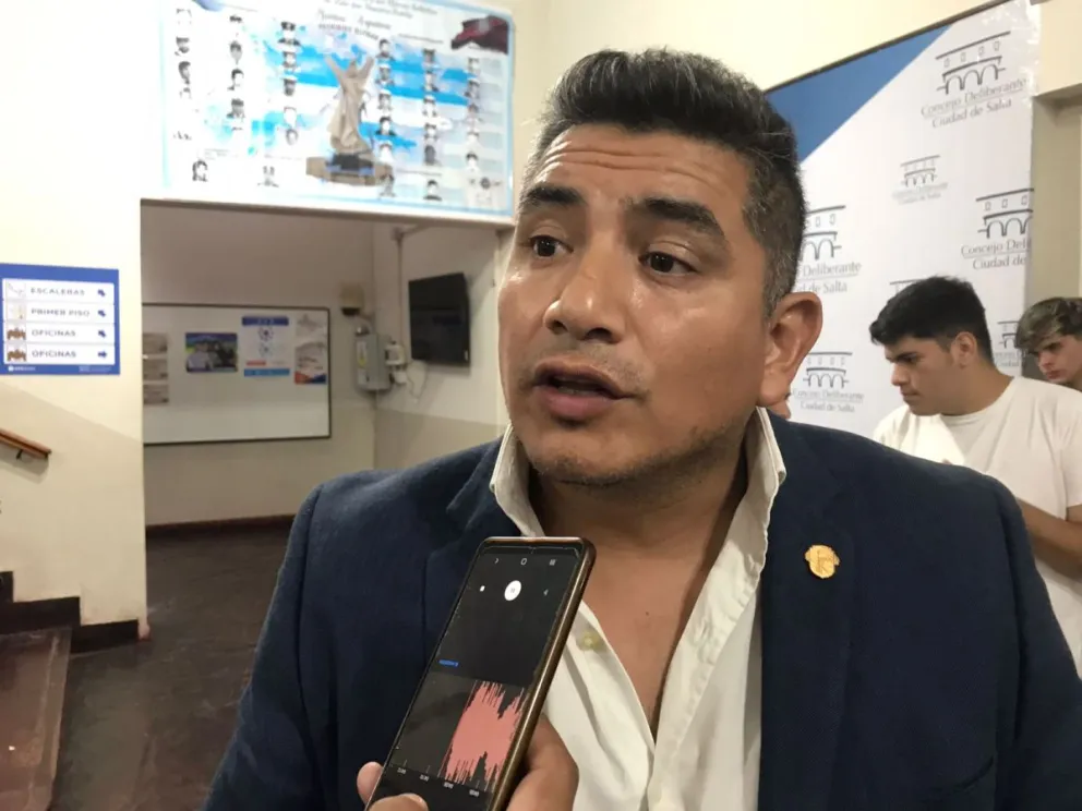 Un concejal salteño pide quitar la pauta a los medios pero no planea reducir su sueldo de casi $1.300.000 