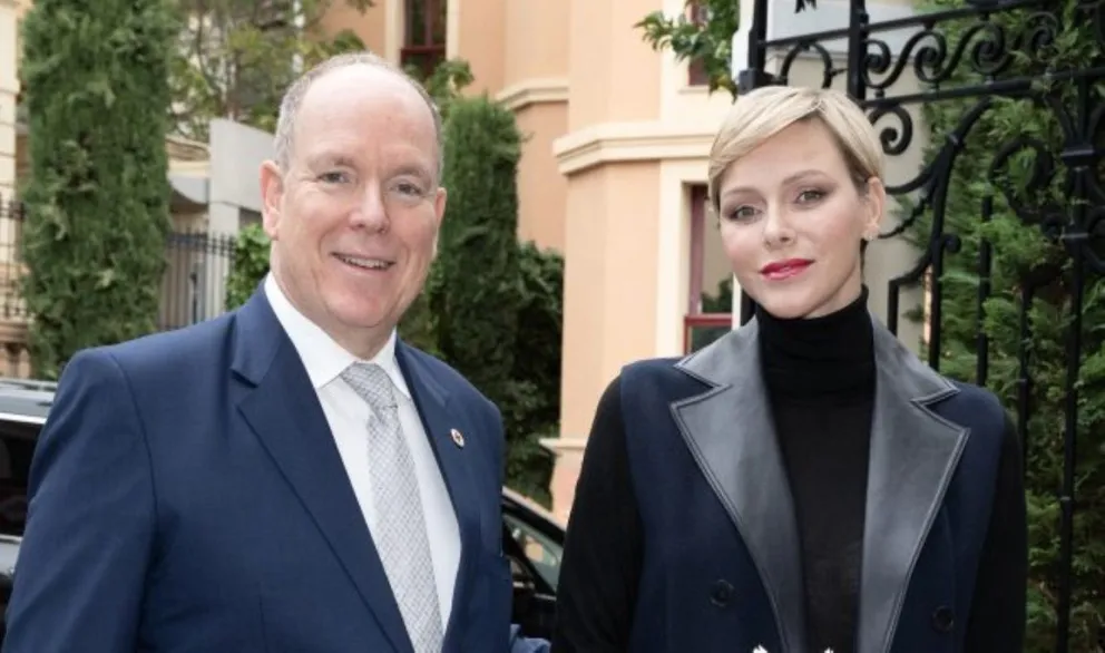 Llegó la navidad a Mónaco: la increíble foto del príncipe Alberto y la princesa Charlene junto a sus hijos