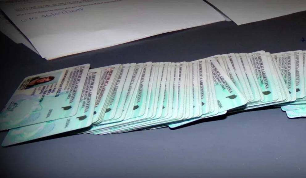 Un salteño presentó una licencia de conducir falsa que compró por Facebook    