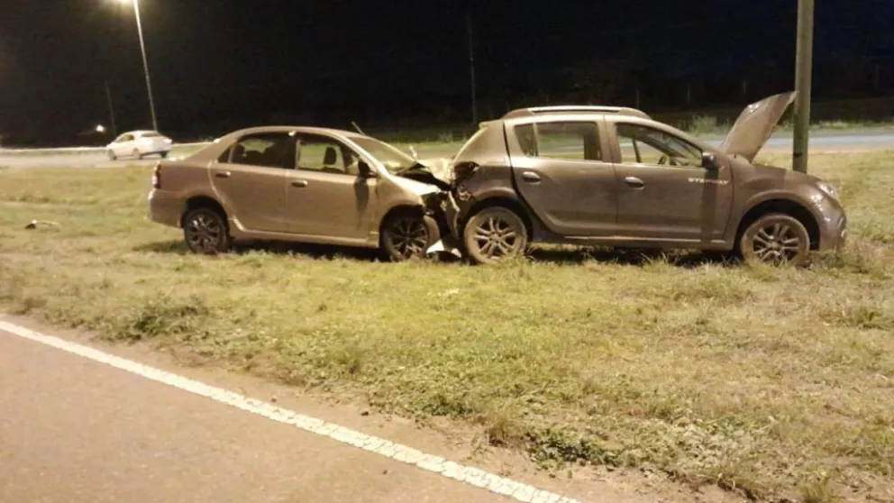 Tras impactante choque en cadena, un auto quedó volcado sobre la Circunvalación Oeste