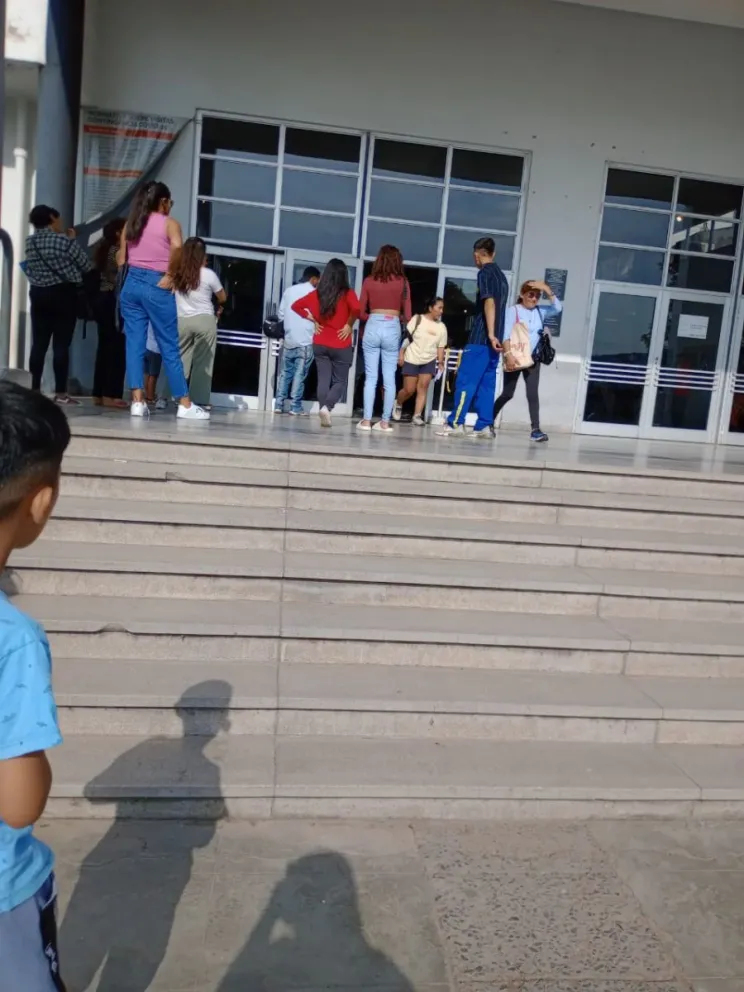 Reclamo de vecinos en el Hospital Materno Infantil: se cayó el sistema y no atienden turnos programados