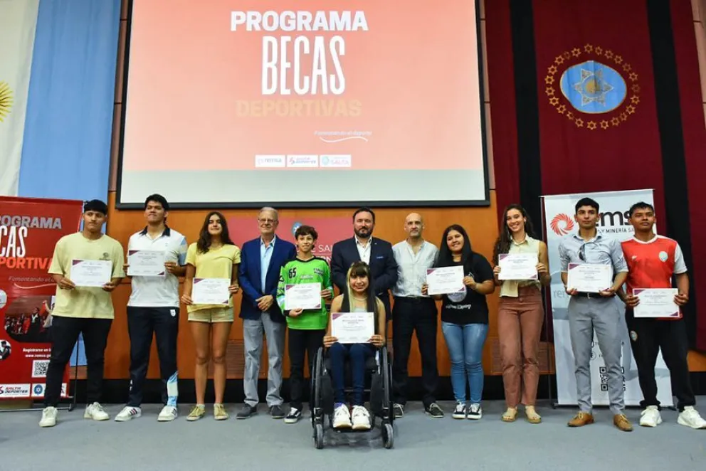 REMSa entregó once becas deportivas a destacados atletas salteños