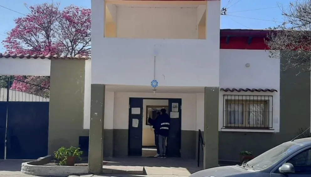 Un preso aprovechó las distracciones y se escapó de la comisaría de Metán