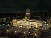 La imagen del día: la masiva protesta en el Congreso en repudio al DNU de Javier Milei     