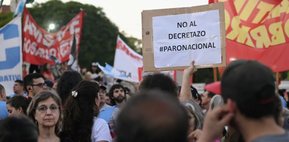 Por segundo día, masivos cacerolazos al Congreso y en varios puntos del país tras el decreto de Javier Milei