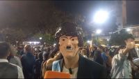 |VIDEO| Disfrazado de Javier Milei, Michelo participó del cacerolazo en Salta contra el DNU