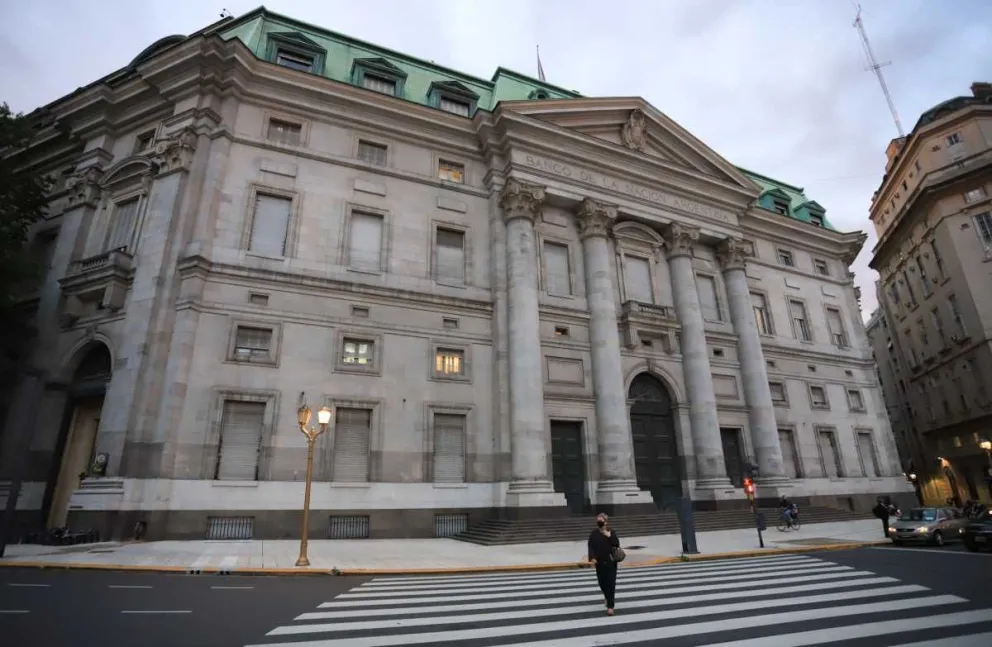 Amenaza de bomba en la central del Banco Nación con insultos a Javier Milei     
