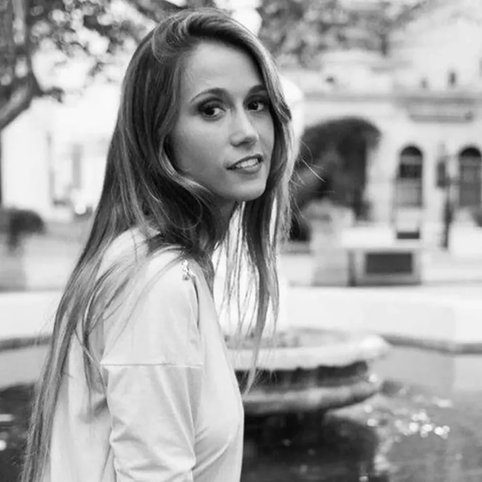 Conocé a la hermana de Antonella Rocuzzo que mantiene muy bajo su perfil y pronto se casará