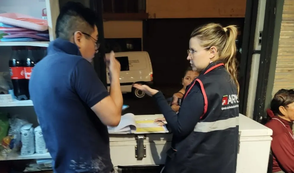 Inspeccionaron el local salteño que habría usado carne podrida para preparar empanadas