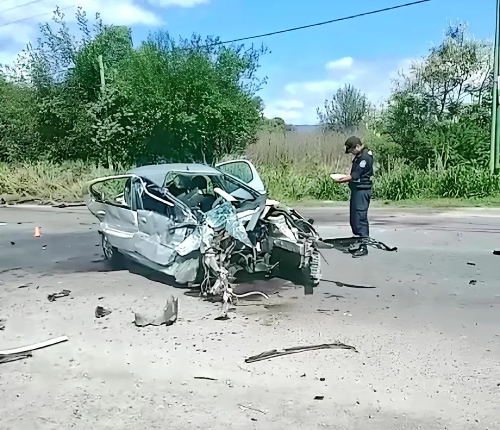 Terrible choque entre un colectivo de SAETA y un auto en zona sur: hay varios heridos