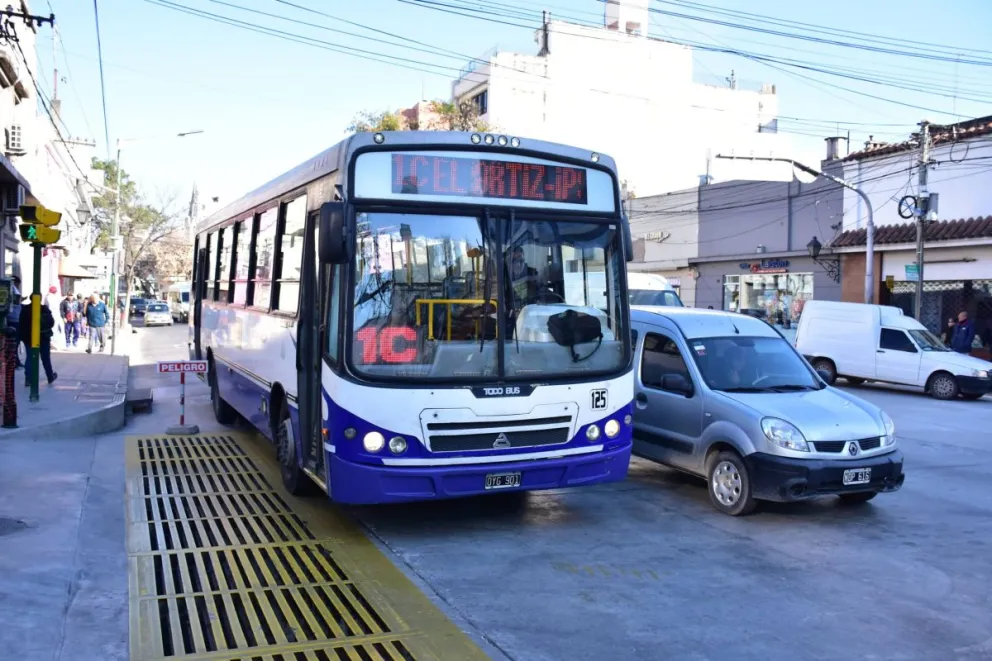 Cerrillos: por el mal estado de las calles, SAETA modificó algunos de sus recorridos