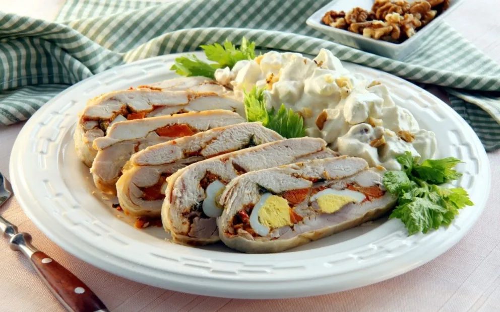 Matambre de pollo arrollado: una receta sencilla que sorprenderá a tu familia y con muy bajo costo