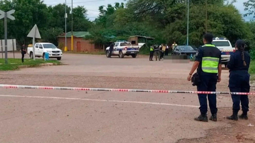 Un conductor salteño chocó contra un poste de luz y murió en el acto 