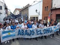 |VIDEOS| Hubo caos en el centro salteño por una gran marcha contra el DNU de Javier Milei 