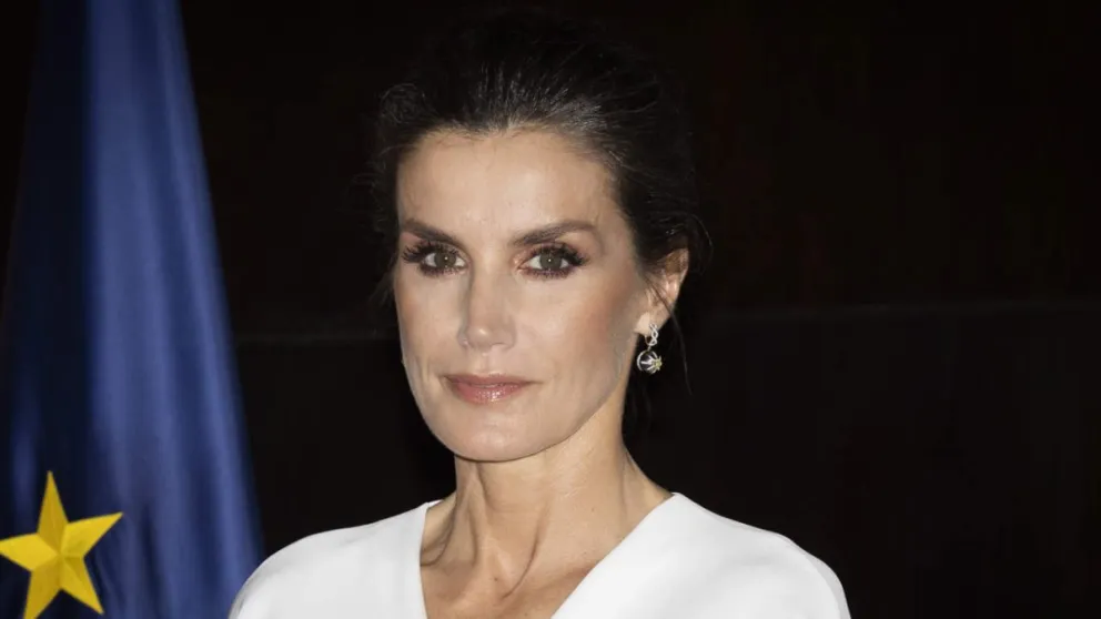La reina Letizia llama la atención al hacer algo poco habitual en ella