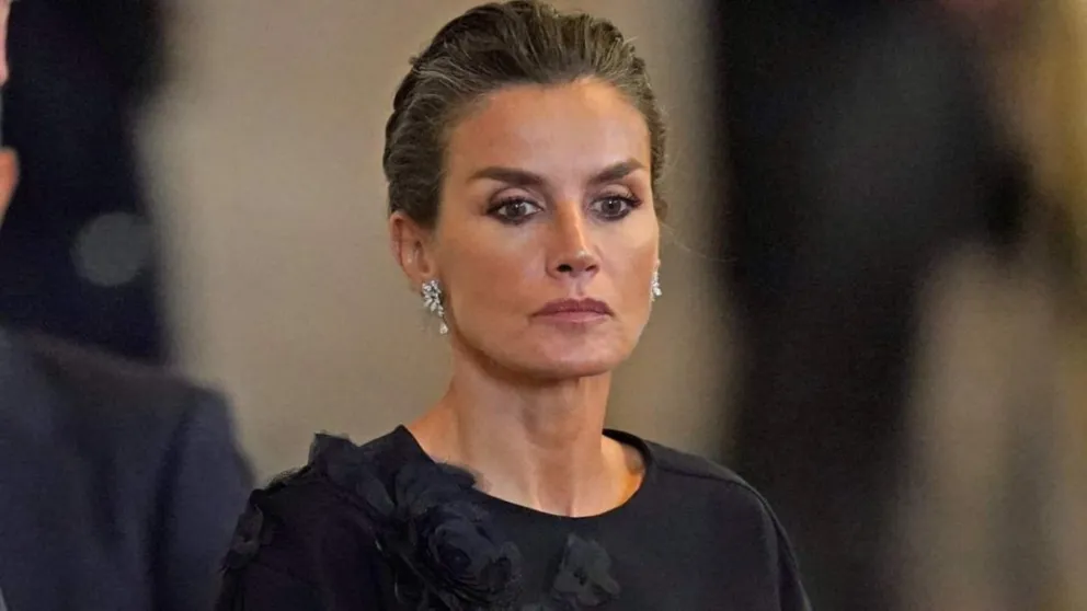 La reina Letizia habría decidido irse lejos del rey Felipe