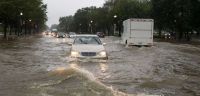 Inundaciones en la ciudad de Salta: rescataron a múltiples vehículos bajo el agua