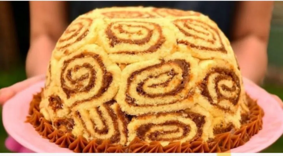 Torta de pionono con dulce de leche y helado: el irresistible postre para recibir el Año Nuevo 2024