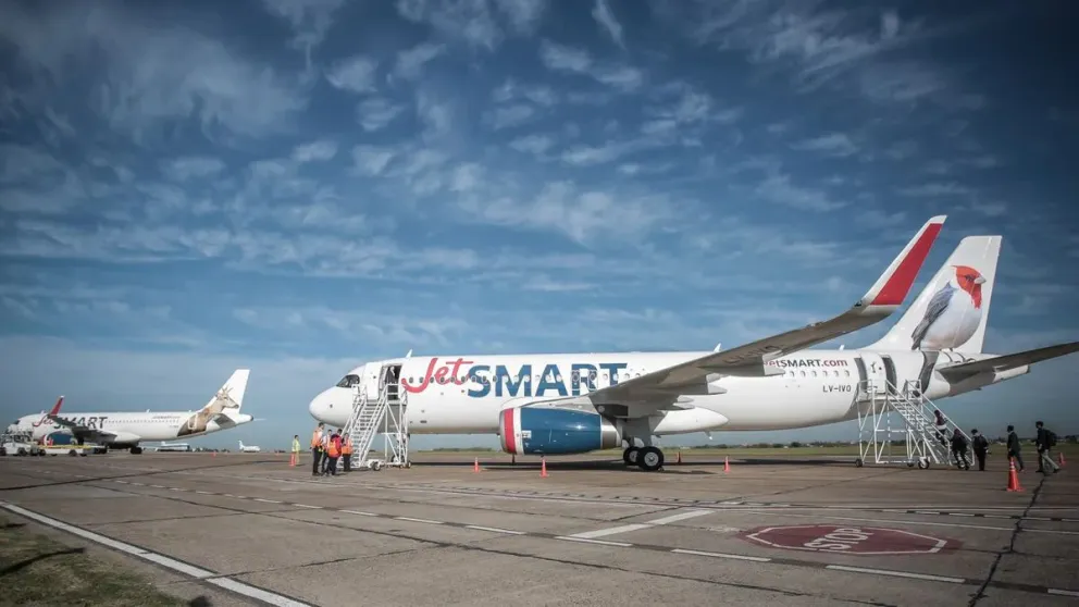 Se reactiva la ruta aérea Mendoza-Salta: Mario Peña participó del acuerdo con la empresa JetSMART