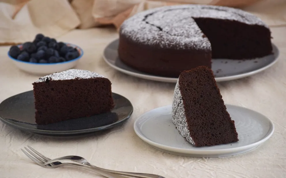 El biscochuelo de chocolate apto para todos: una receta que hará de tus meriendas un éxito