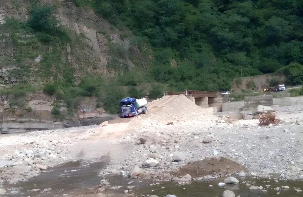 Los vehículos podrán volver a utilizar el puente Bailey de Los Toldos: reconstruyeron el acceso