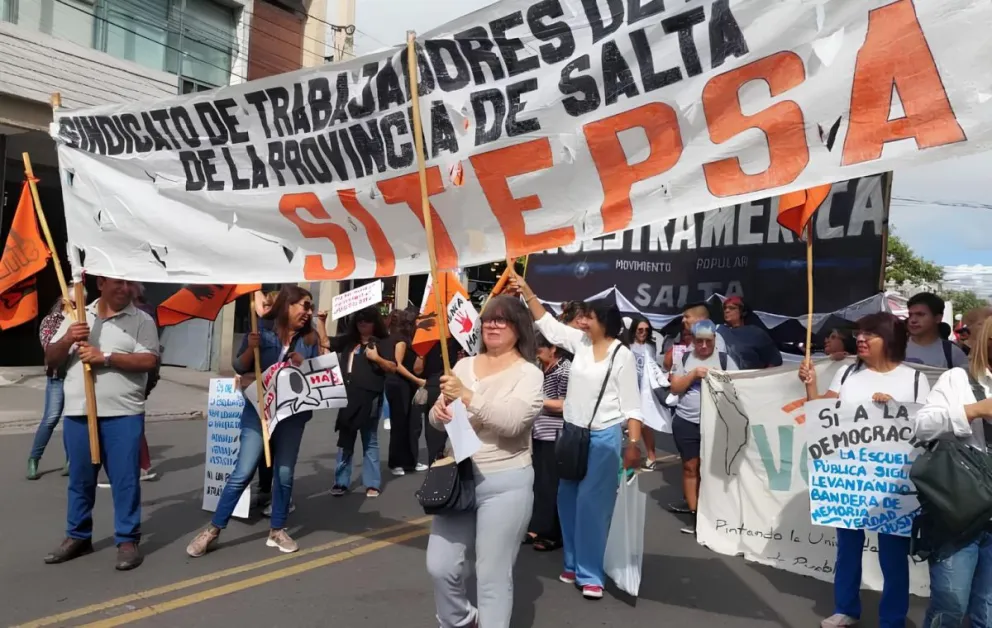 Gremios docentes salteños adhieren al paro por 48 horas pese al llamado a paritarias 