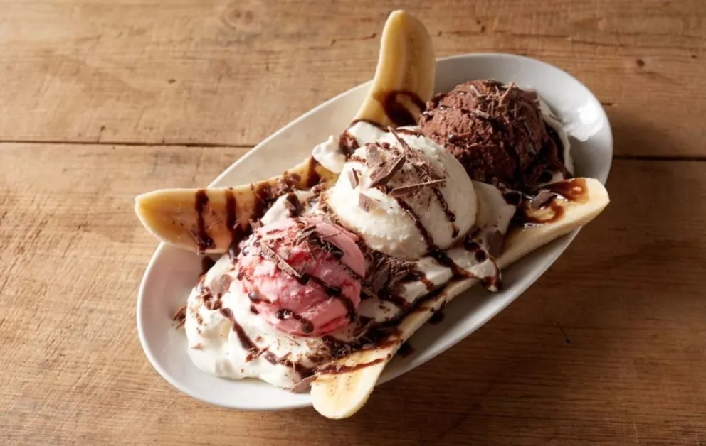 Descubrí esta sencilla y económica receta perfecta para el verano: un delicioso helado de banana split