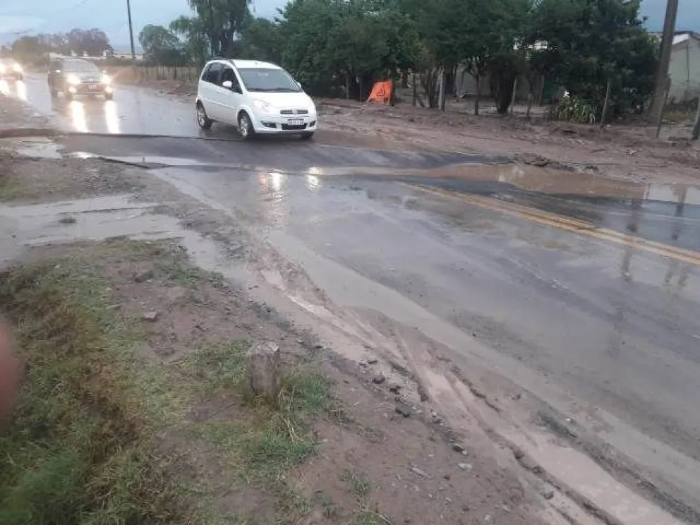 Por las fuertes tormentas se están realizando trabajos de reparación en la RN 68