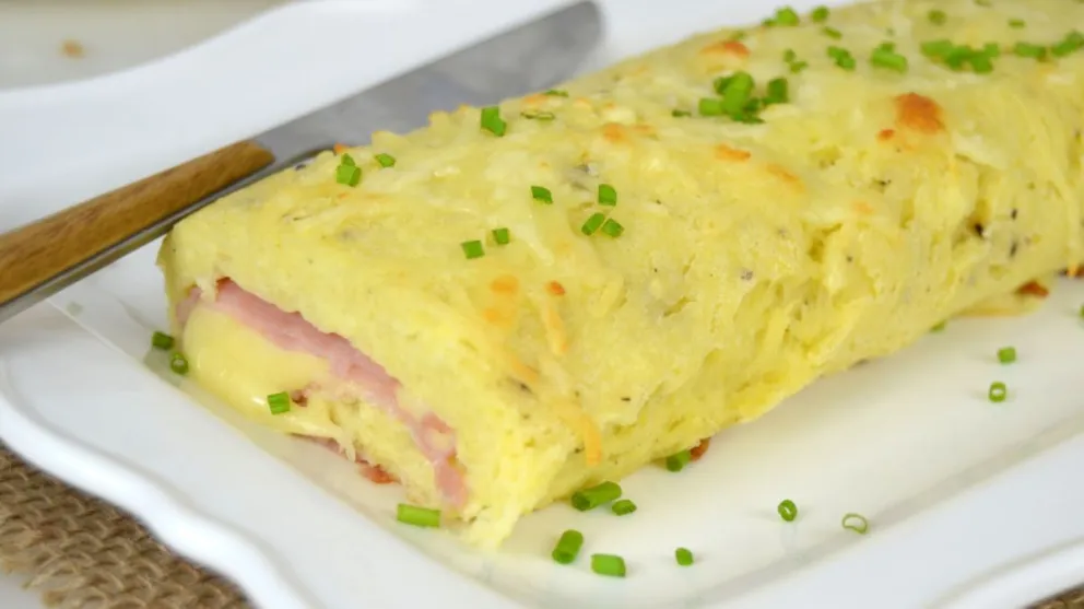 Descubrí cómo hacer este sencillo y sabroso arrollado de papas con jamón y queso
