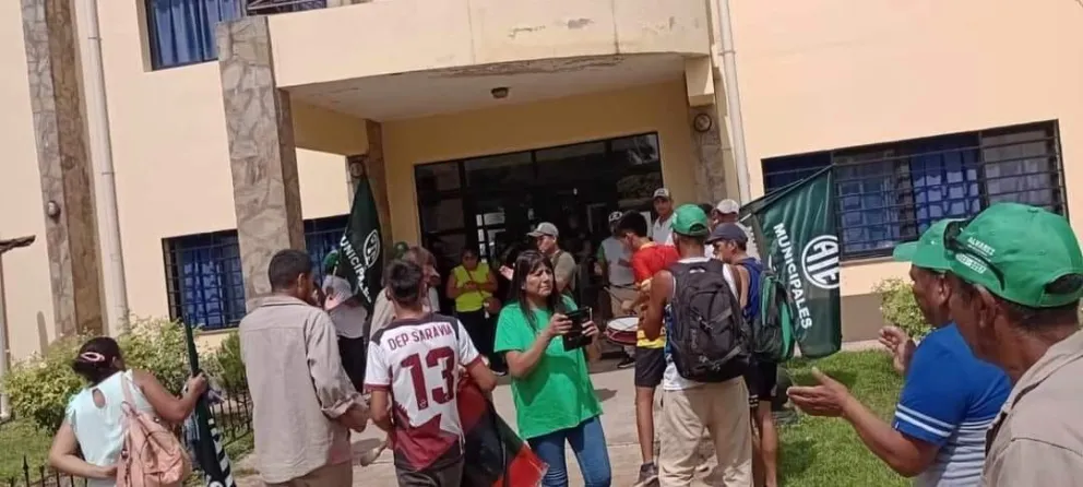 Siguen los recortes: paro de ATE en Las Lajitas por los despidos de cuatro municipales con antigüedad     