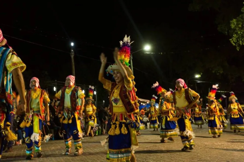 San Lorenzo se llena de color con la llegada de los Corsos de la Familia