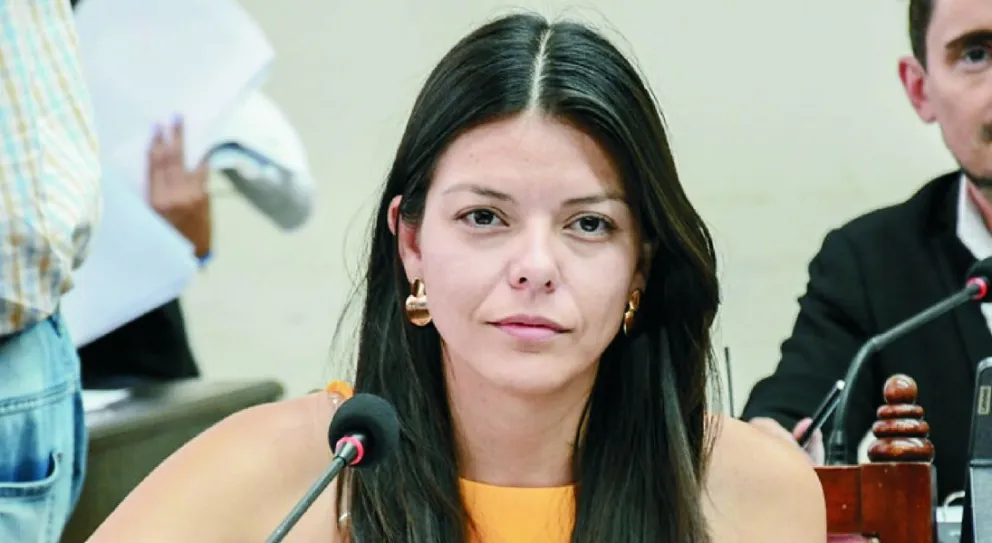 La diputada Emilia Orozco criticada por usar un helicóptero de lujo en su visita al Chaco Salteño