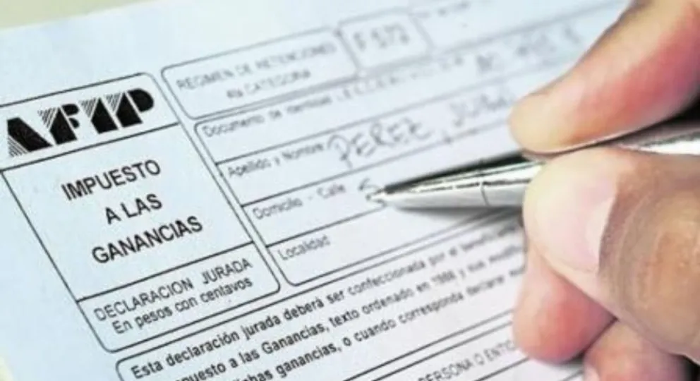 El Gobierno ratificó que actualizarán el piso del Impuesto a las Ganancias