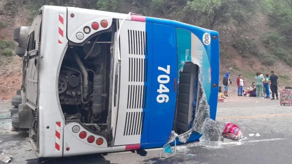 |VIDEO| Tragedia en la ruta 9/34: el desesperante clamor de los pasajeros atrapados en el colectivo