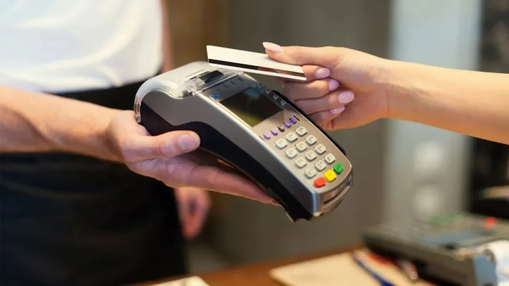 Empleados de un correo salteño estafaron con tarjetas de crédito ajenas para ir al Mundial