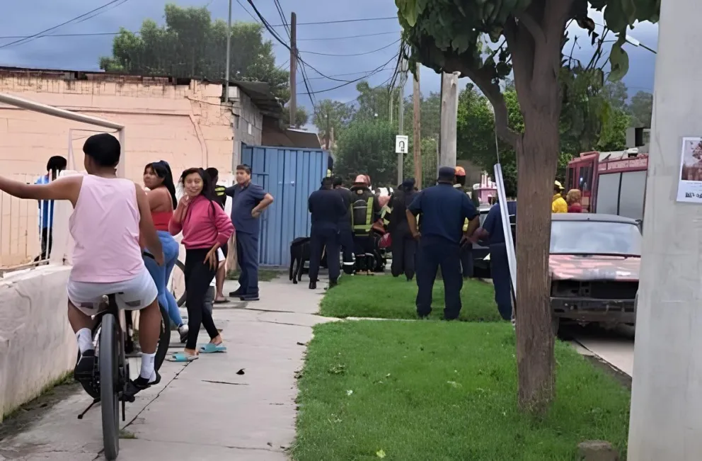 Se desató un incendio en una casa de zona sur: una persona logró escapar de las llamas justo a tiempo