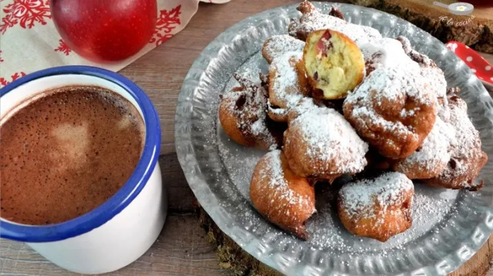 Los deliciosos buñuelos de manzana para tu tarde de mate: pocos ingredientes y muy fáciles de hacer